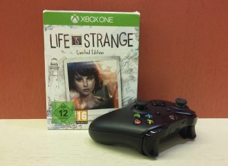 Das Spiel Life is strange 1 mit einem Xbox-Controller.