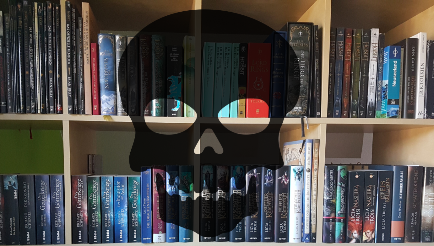 Ein Bücherregal, über das das Bild eines Totenkopfes geblendet wird.