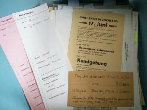 Eine Sammelmappe zum Tag der deutschen Einheit mit Bestellzetteln