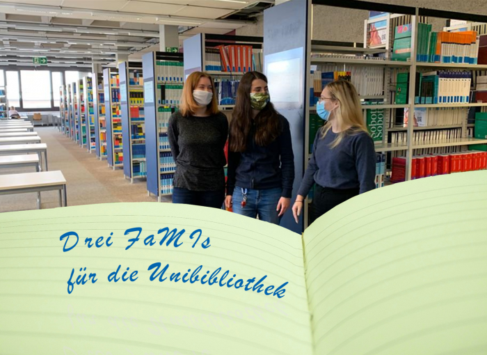 Drei FaMI-Azubinen stehen im Lesesaal der Universitätsbibliothek Erlangen