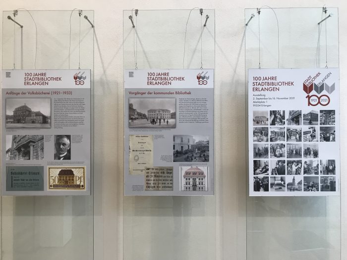 Ausstellungstafeln 100 Jahre Stadtbibliothek Erlangen (CC0)