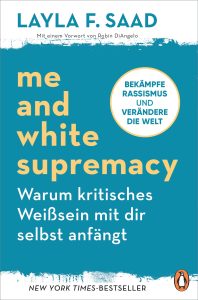 Das Cover von "Me and white supremacy" mit Link zum Bibliothekskatalog.